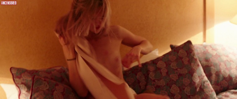 Sofya Ozerova senos desnudos